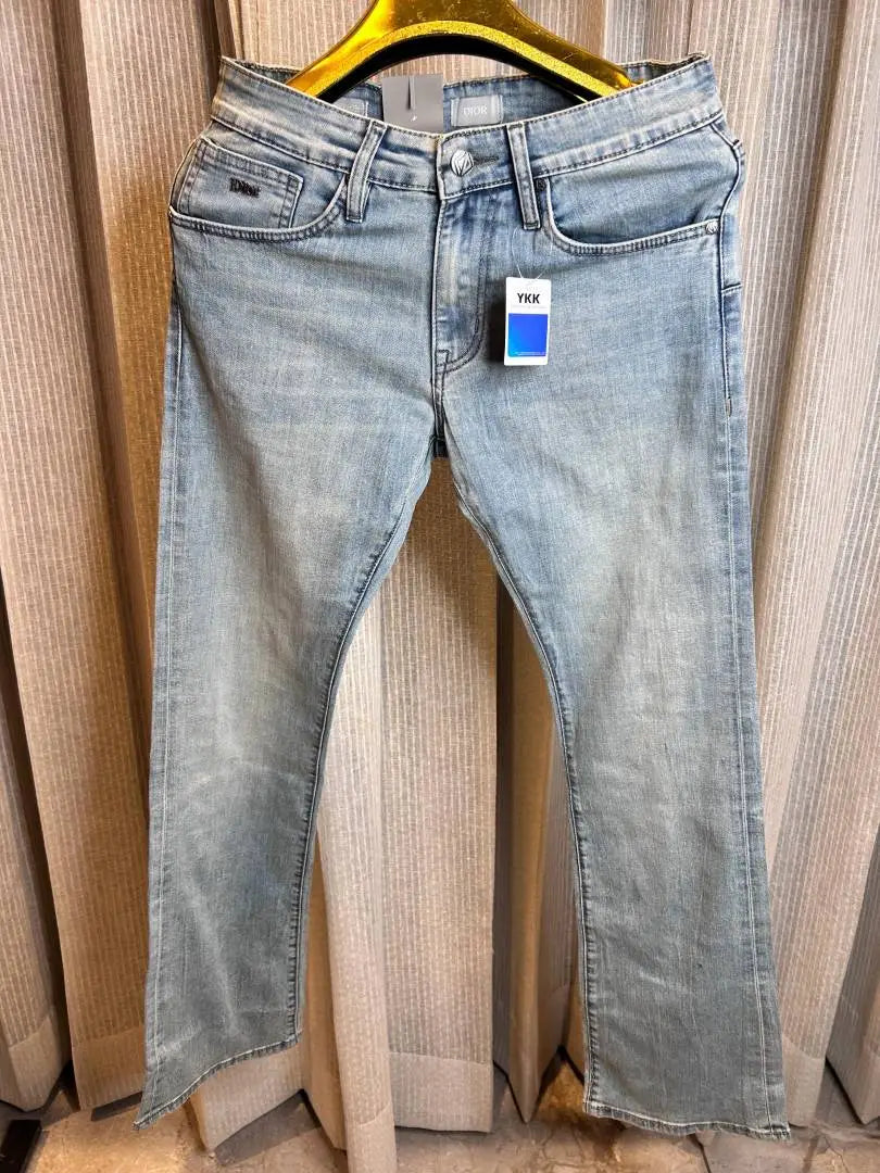 DIO_R LIGHT WASH PREMIUM BACK POCKET DENIM
