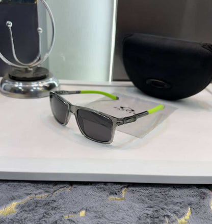 Oakle y Designer Green-Black Premium Shade 6802