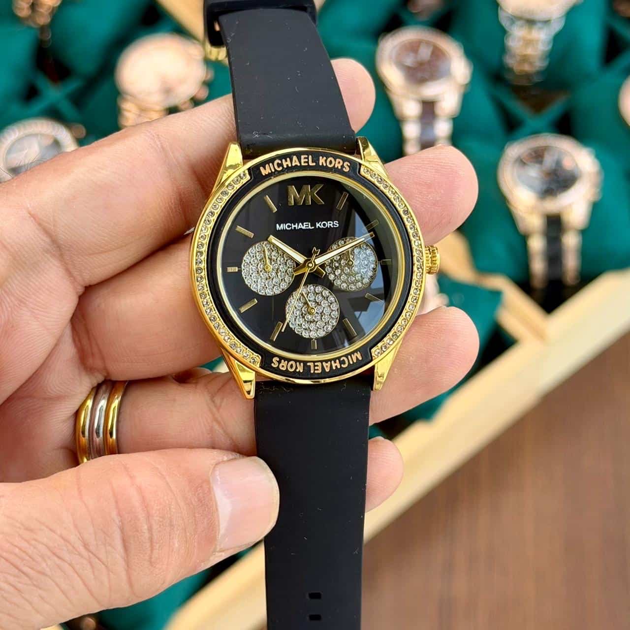 MICHAEKKORS_LADIES_GOLD-BLACK