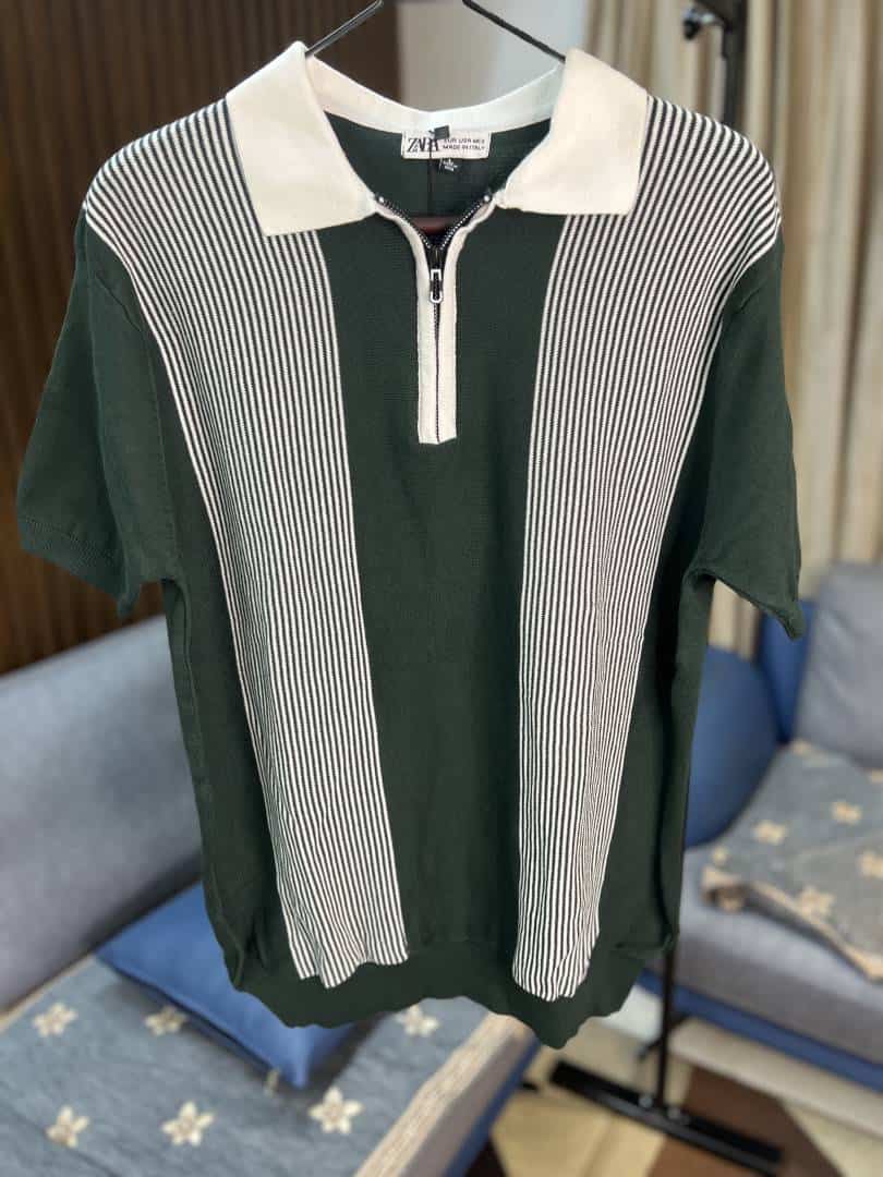 ZAR_A KNITTED BOTTLE GREEN POLO ZIPPER WITH STRIPES PRINT TSHIRT.
