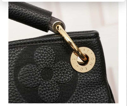 LOUIS VUITTON Artsy Hobo Bag 501