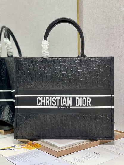 Christian Dio_r Tote Bag with pouch 554