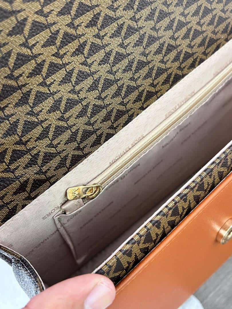 Michael_Kors_Sling_Bag_1006