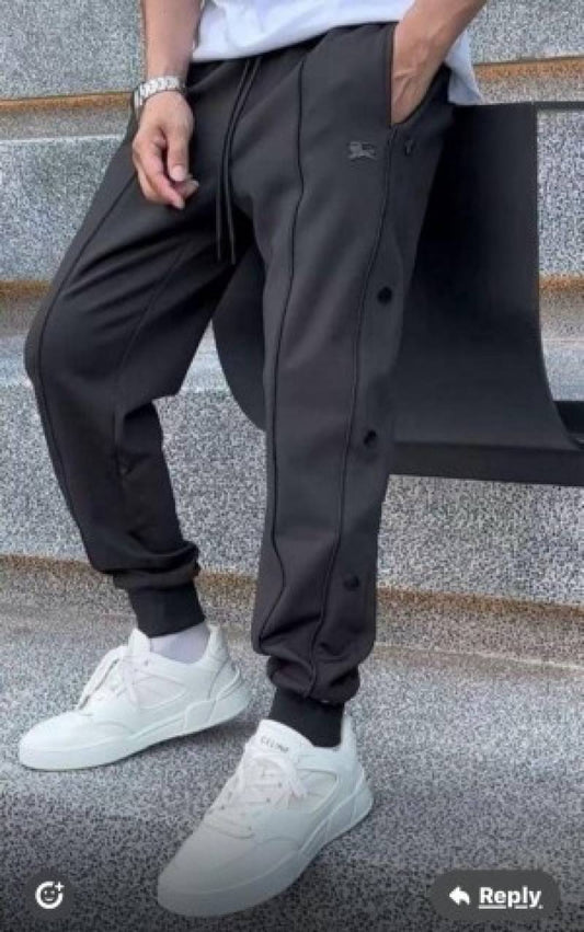 Burberry_Grey_Embroidery_Logo_Premium_Jogger_Sweatpant_(1101)