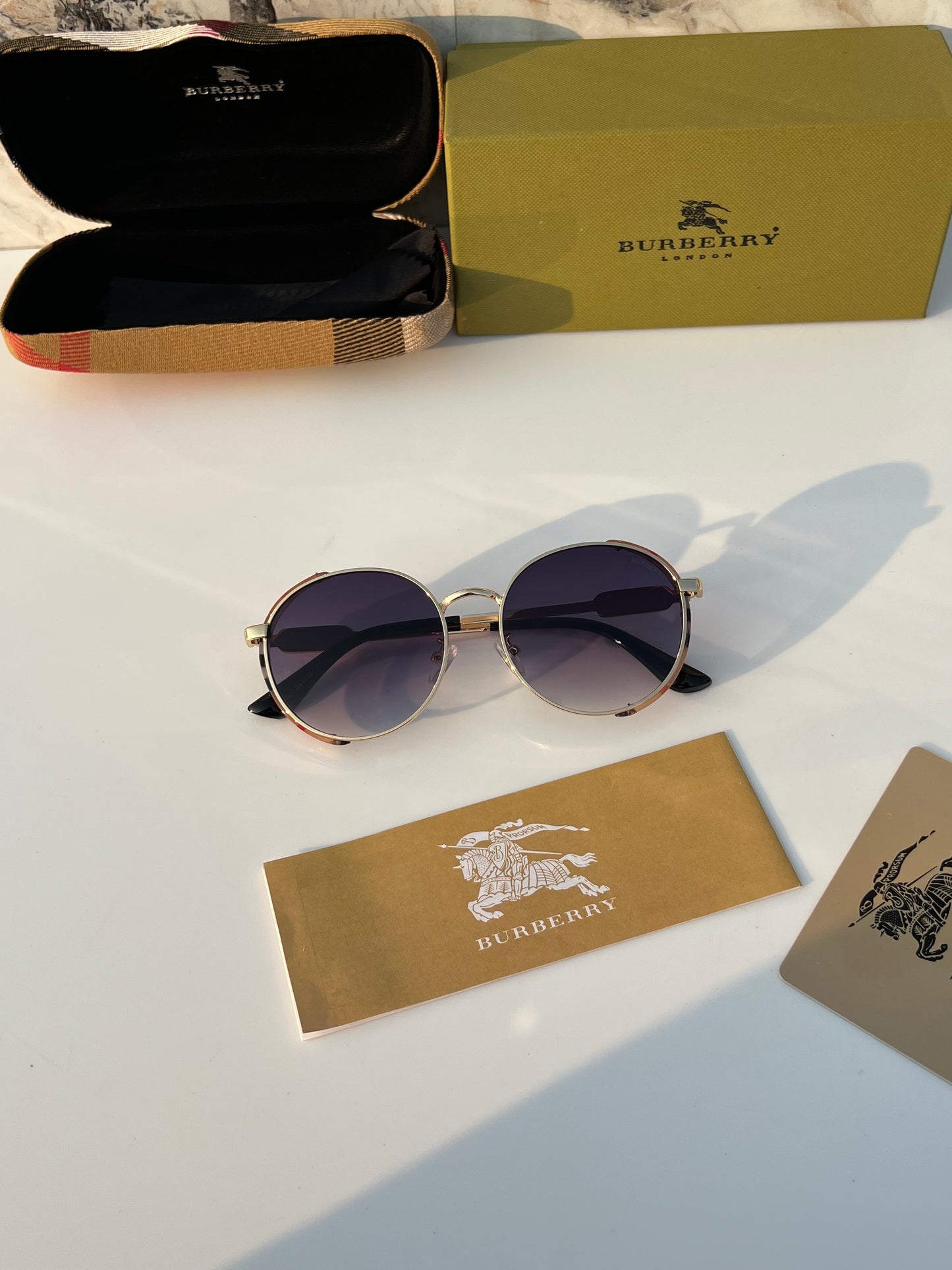 burB...erRY_2501_gold_black