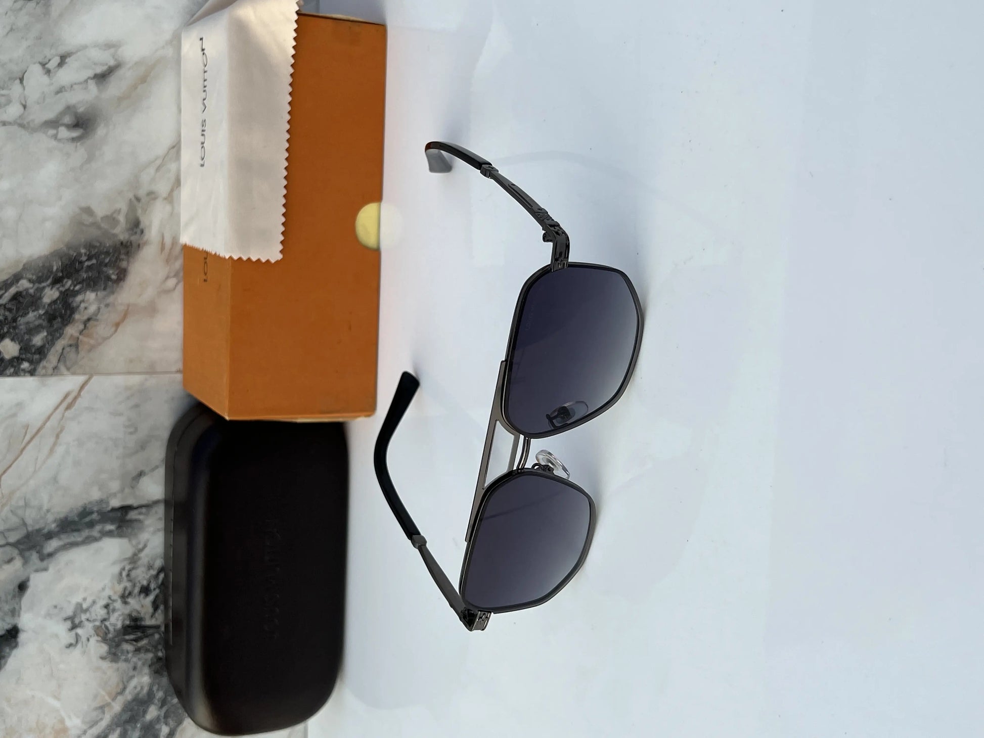 Louis_vuitton_2593_green_shaded