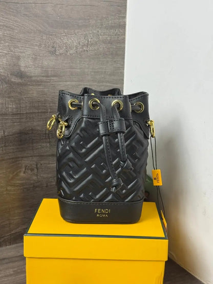 F3NDI_zucca_bucket_bag_bo...X_1062