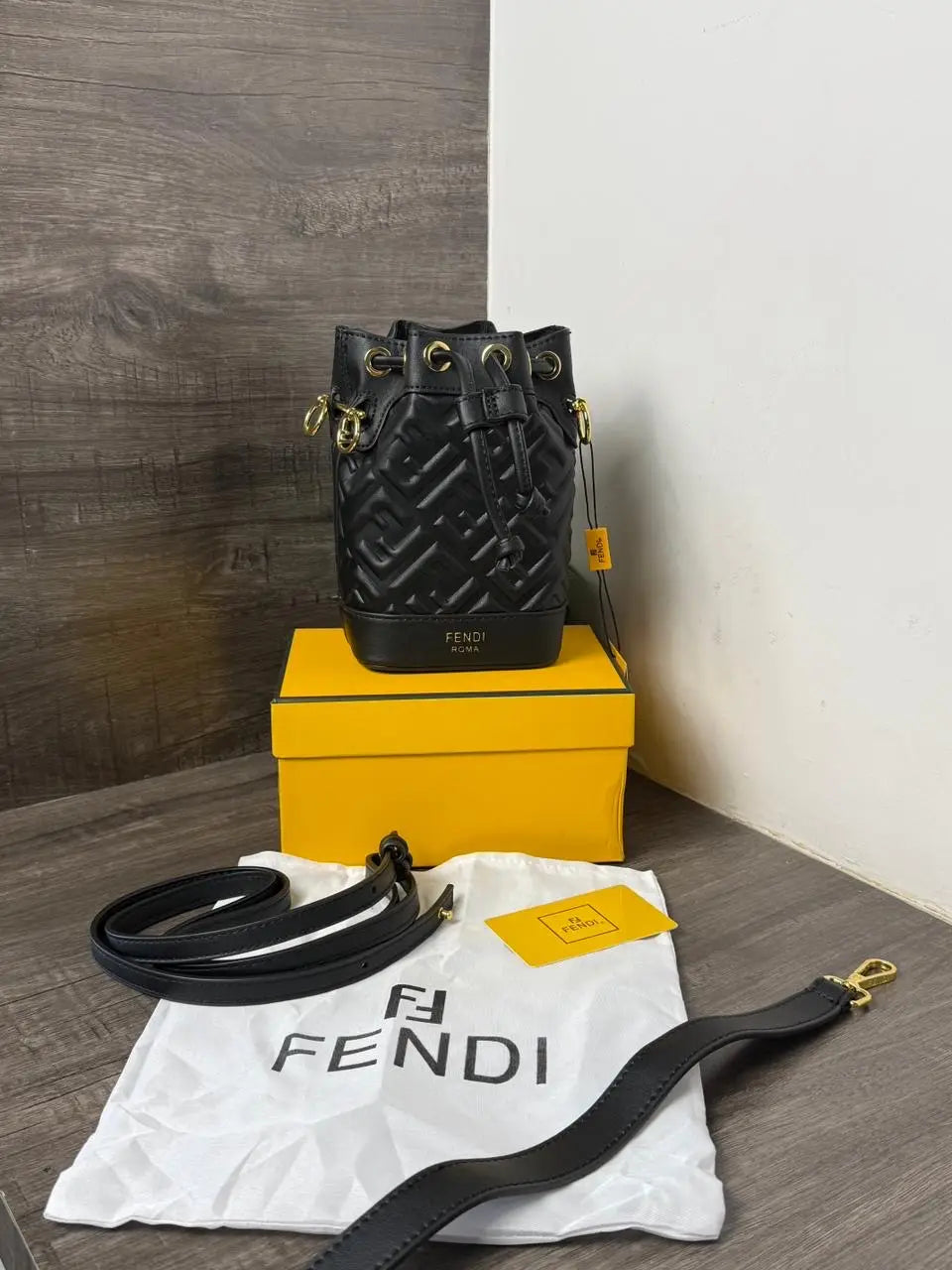 F3NDI_zucca_bucket_bag_bo...X_1062