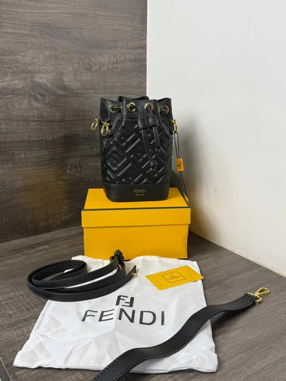 F3NDI_zucca_bucket_bag_bo...X_1062
