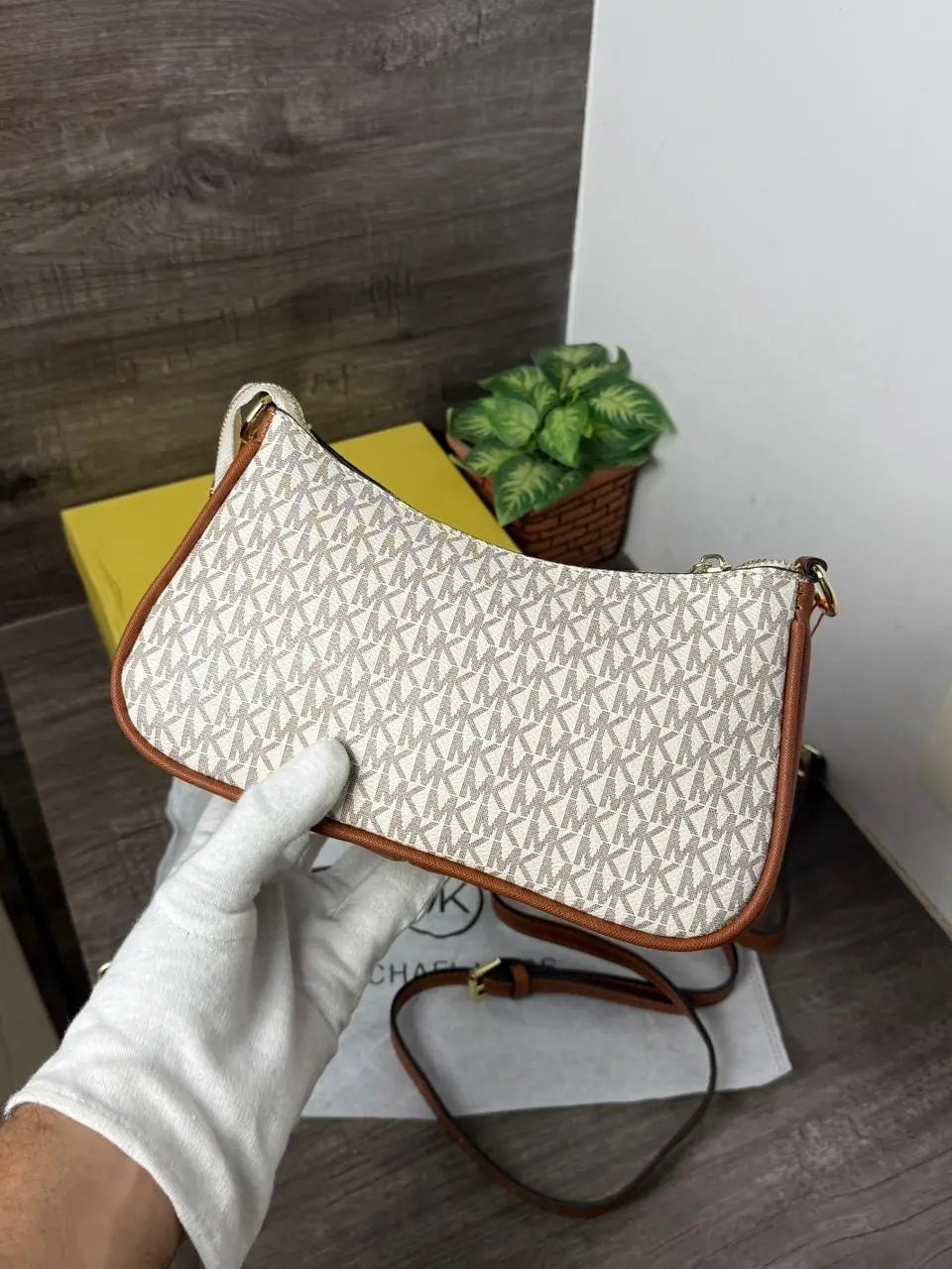 MICHAEL_KORS_Jetset Charm Sling Bag with Box 1072