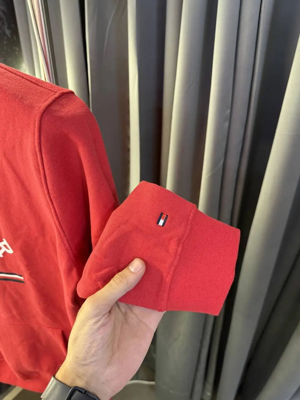 Tommy_Hilfiger Store Article Hoodie (Red)