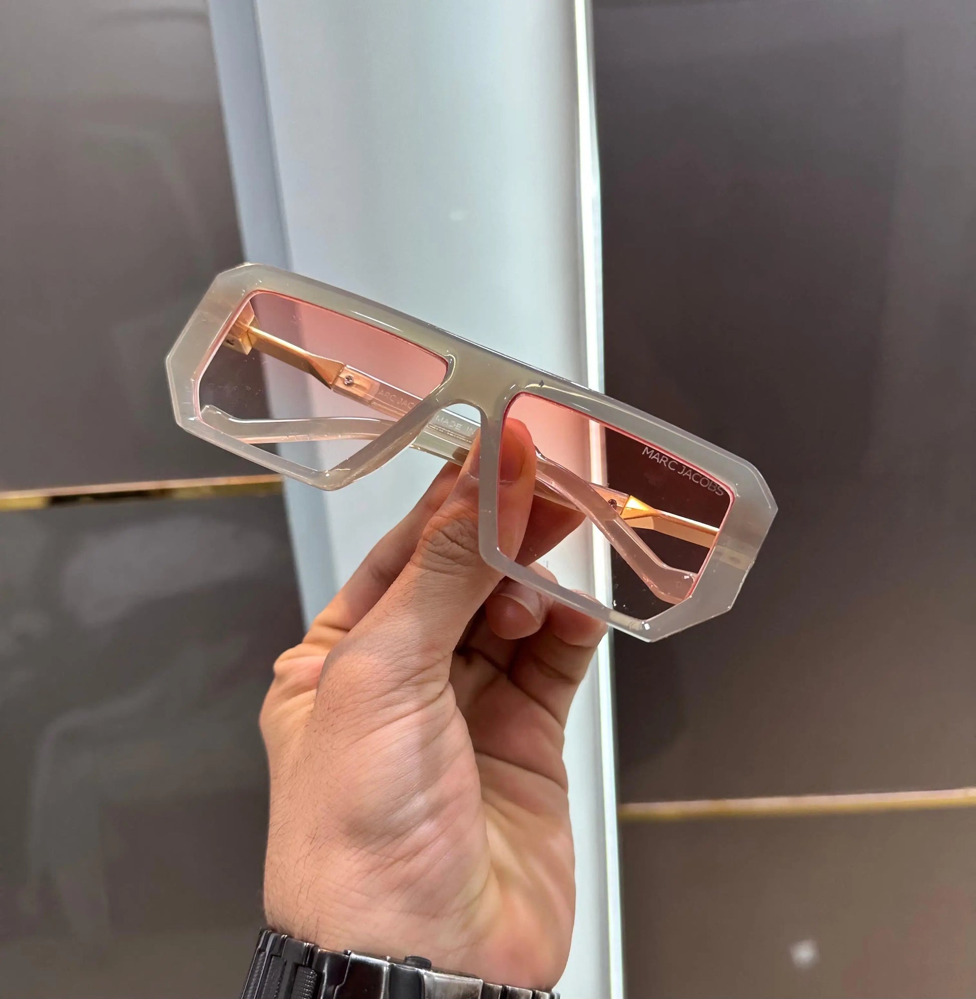Marc Jacobs Grey Peach Premium Shades 725