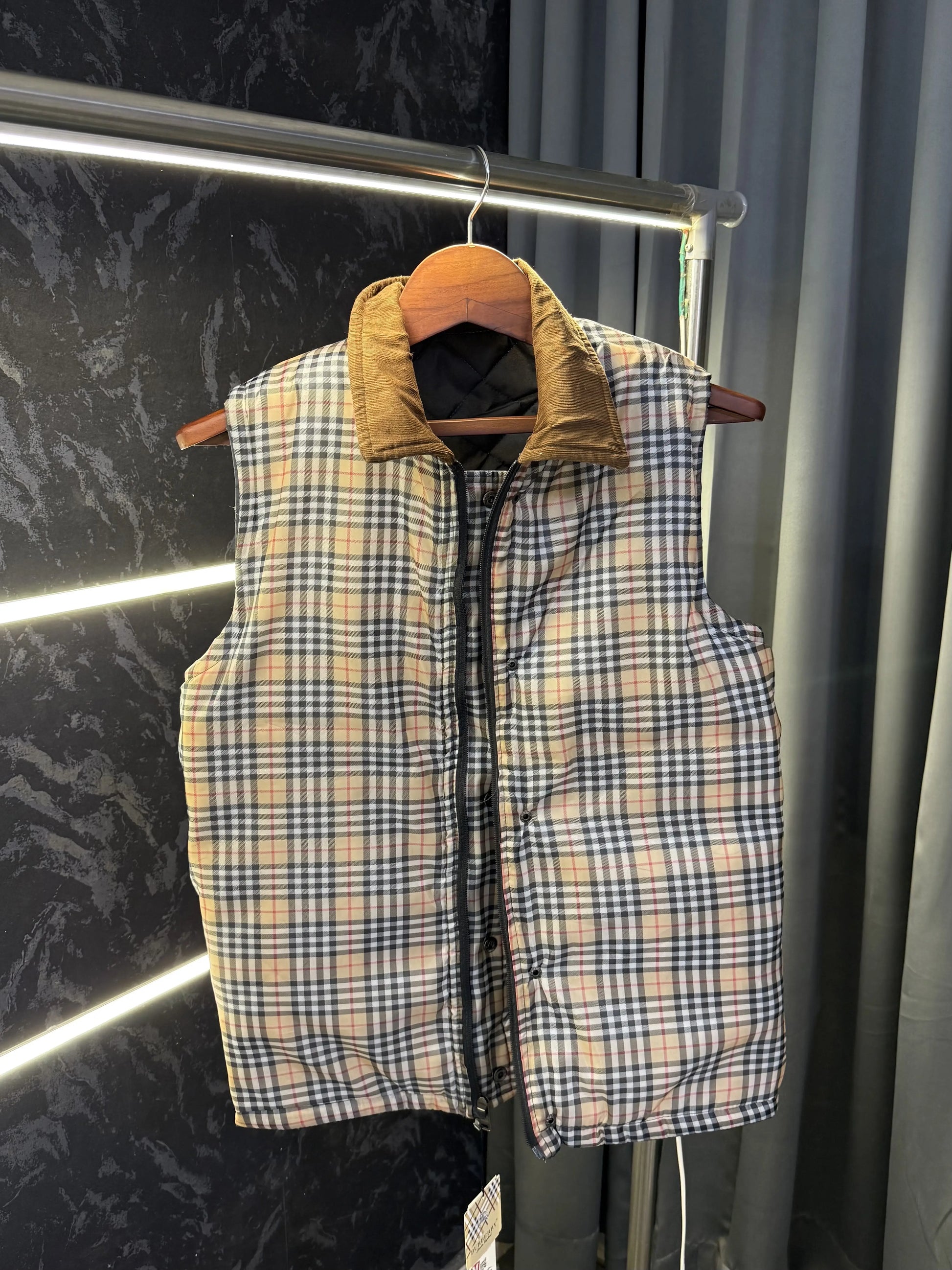 Burberr y Reversible Sleeveless Puffer Jacket (GREY)