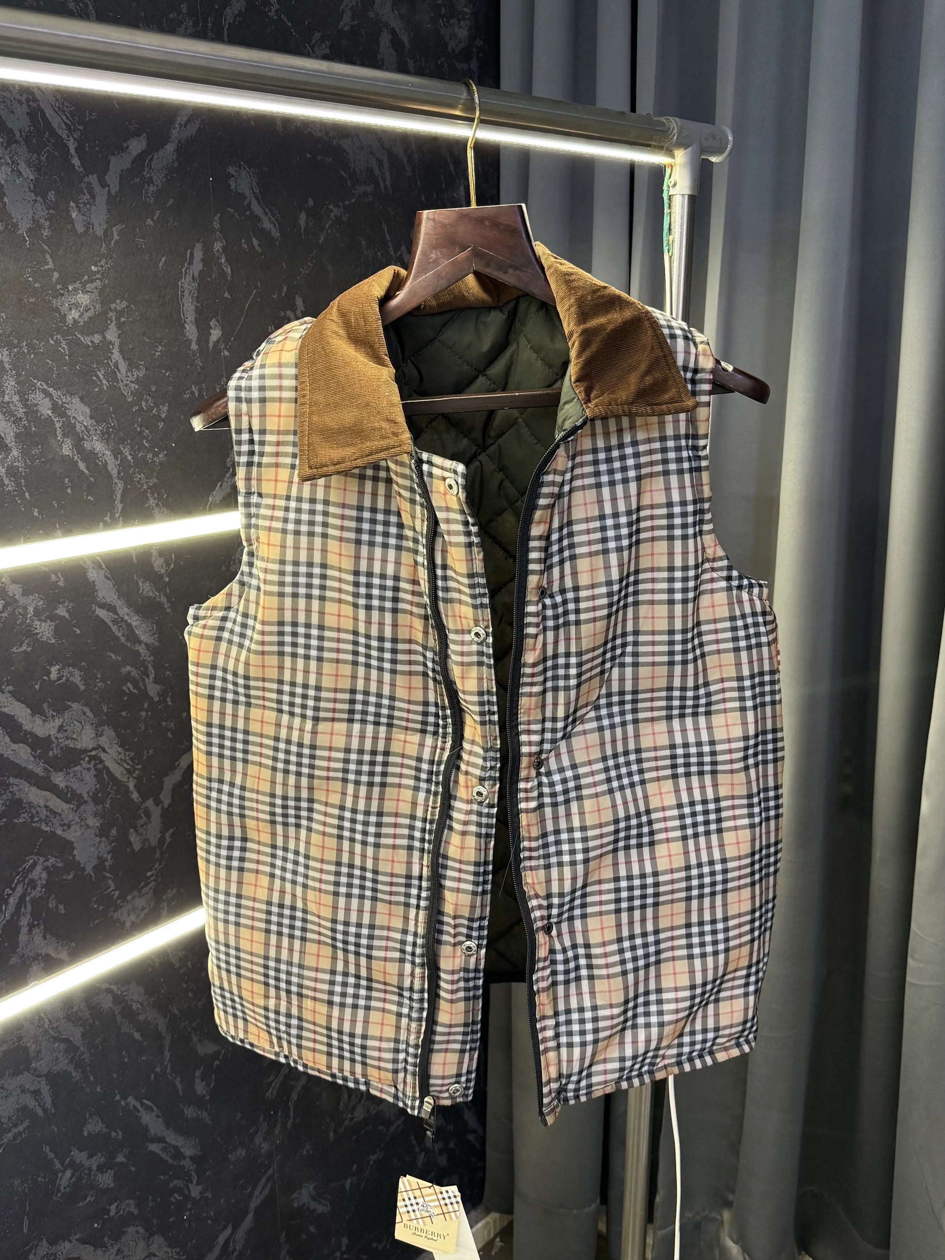 Burberr y Reversible Sleeveless Puffer Jacket (OLIVE)