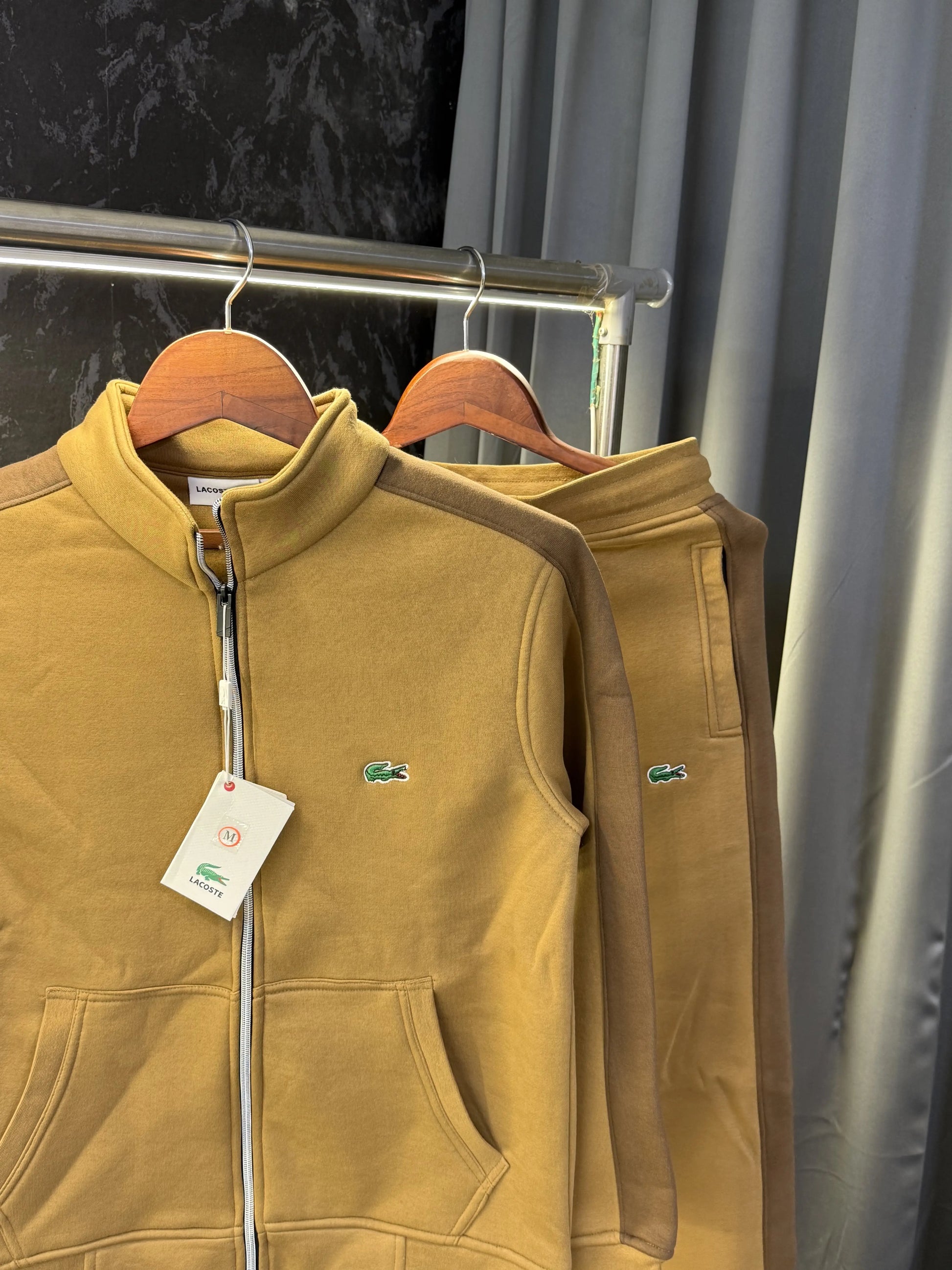 Lacost e Premium Tracksuit ( Beige )