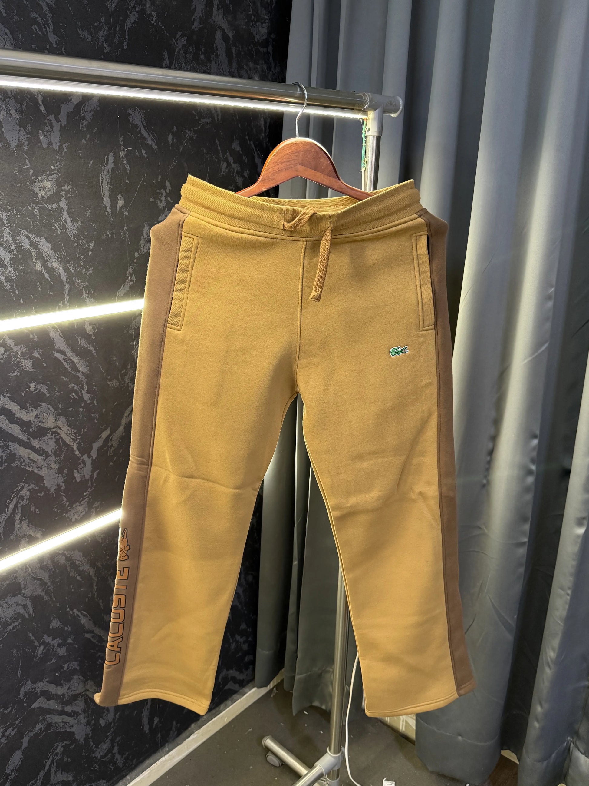 Lacost e Premium Tracksuit ( Beige )