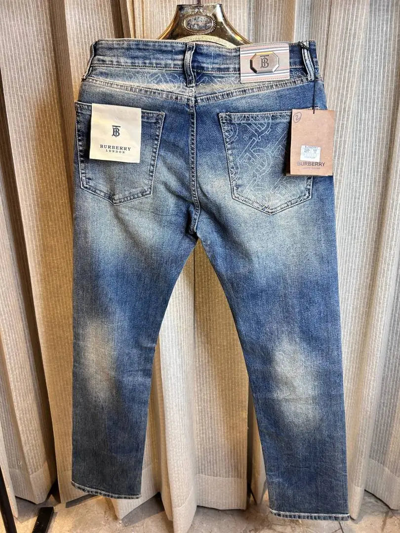 BURBERR_Y LIGHT WASH IMPORTED BACK WORK DENIM