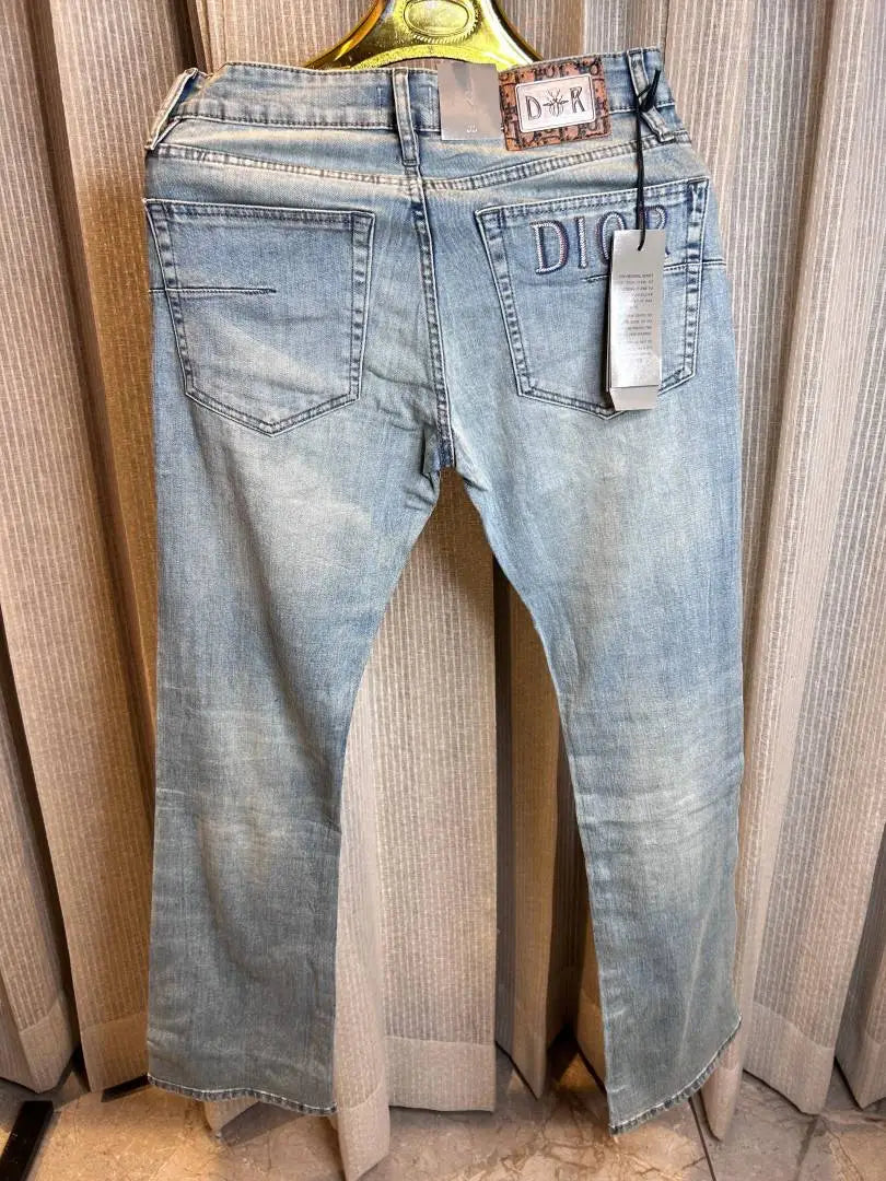 DIO_R LIGHT WASH PREMIUM BACK POCKET DENIM