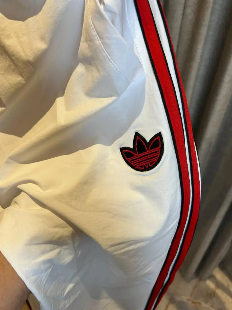 ADIDA_S ORIGINALS WHITE RED 3 STRIPES PREMIUM TRACKPANT