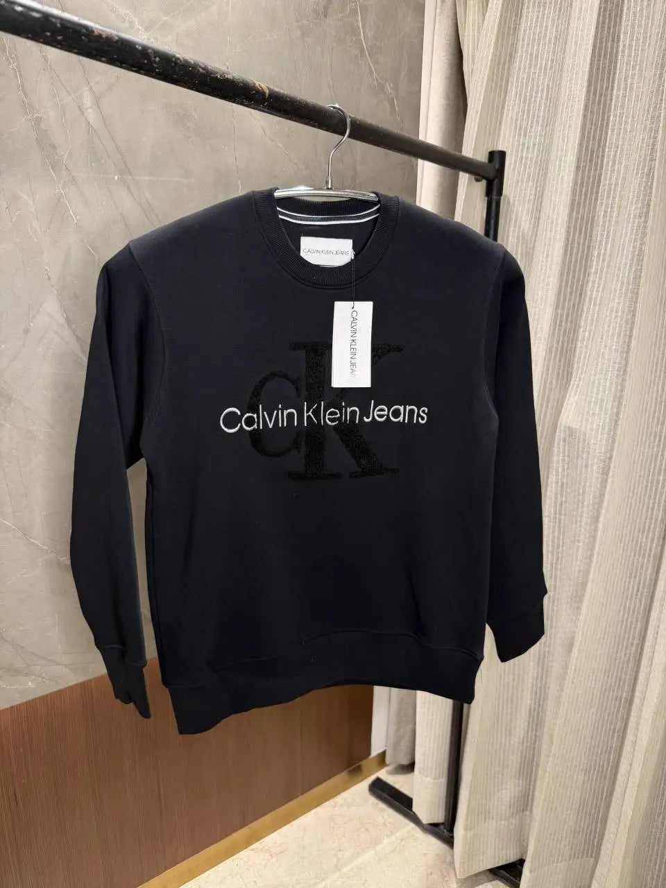 Calvin Klei_n Black Sweatshirt Store Article
