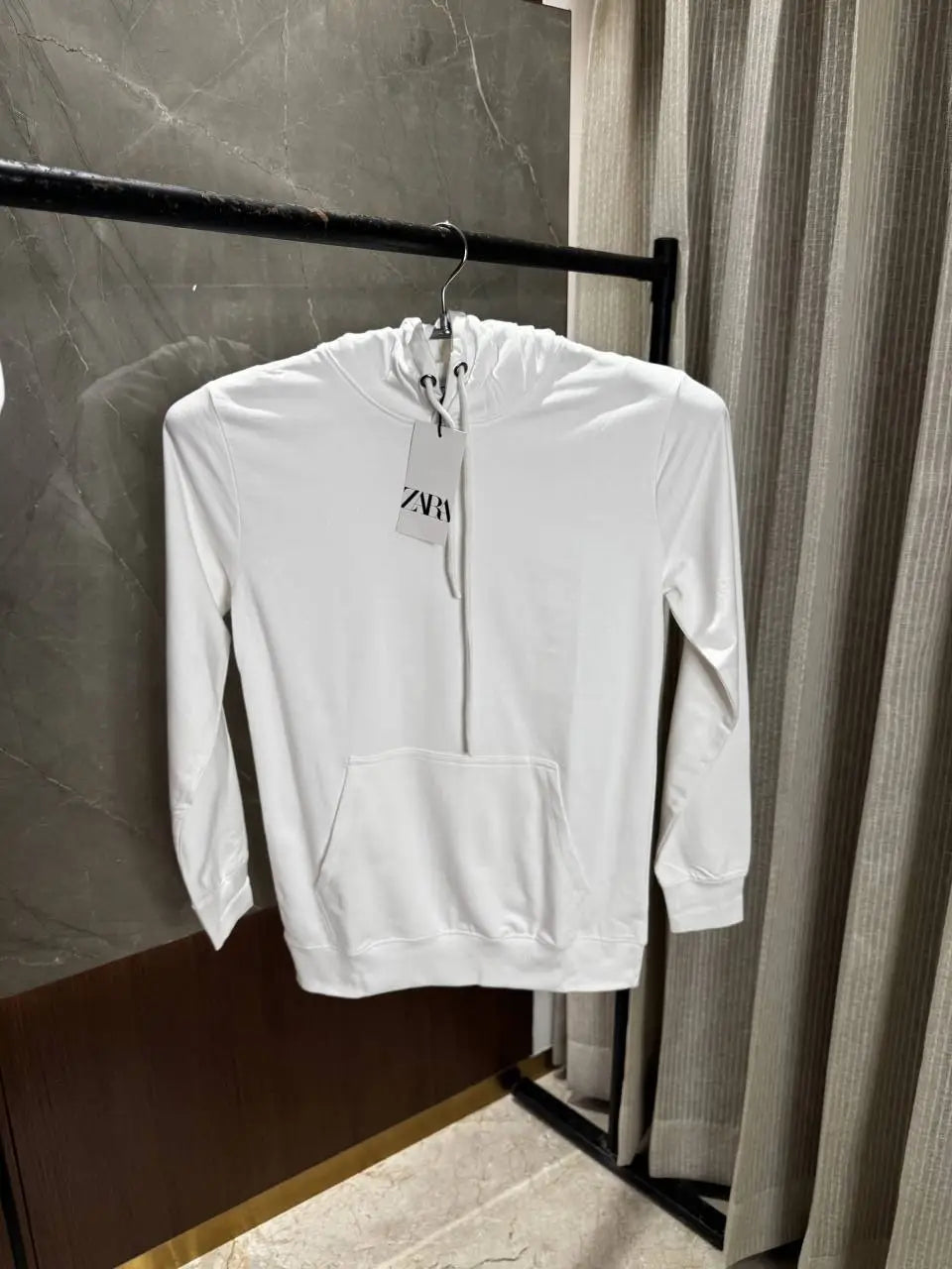 Zar_a Men White Plain Hoodie