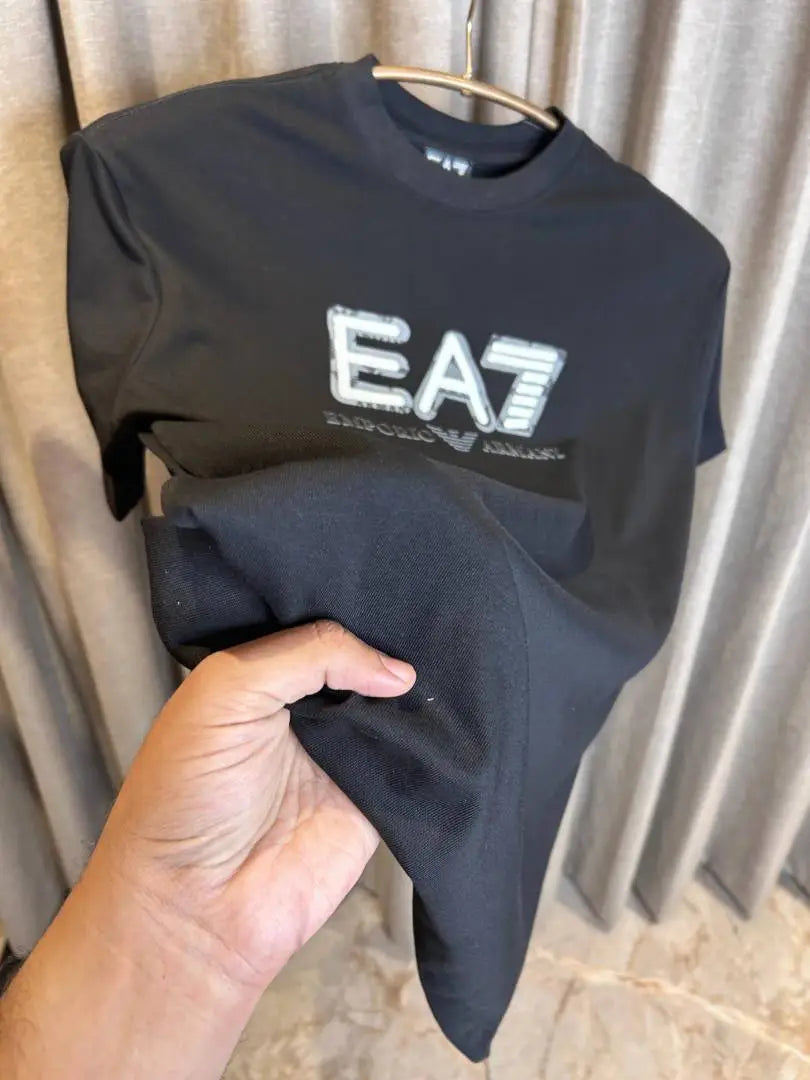 EMPORIO ARMAN_I BLACK EMBORSSED PREMIUM TSHIRT
