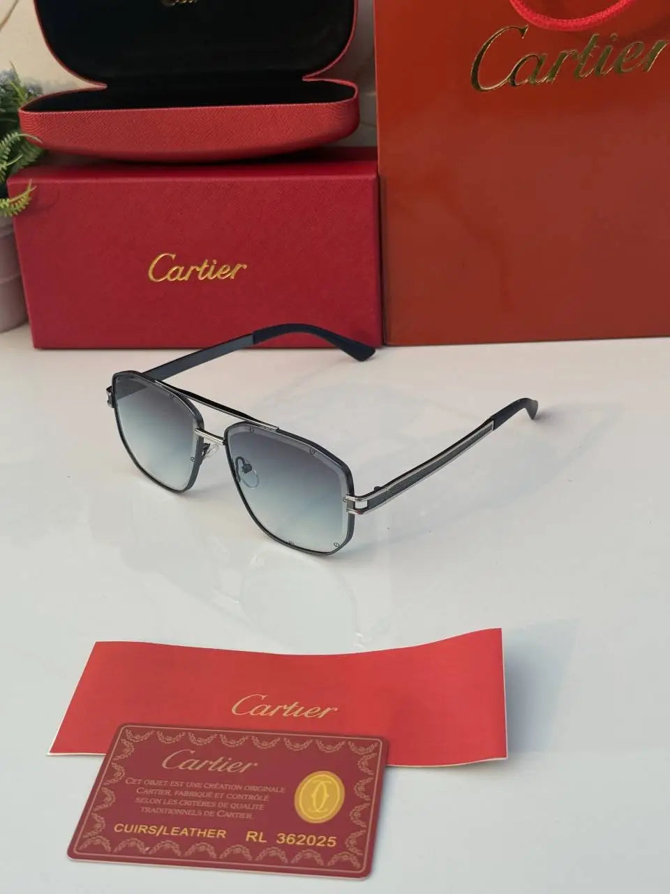 Cartier_2617_Sea_Blue