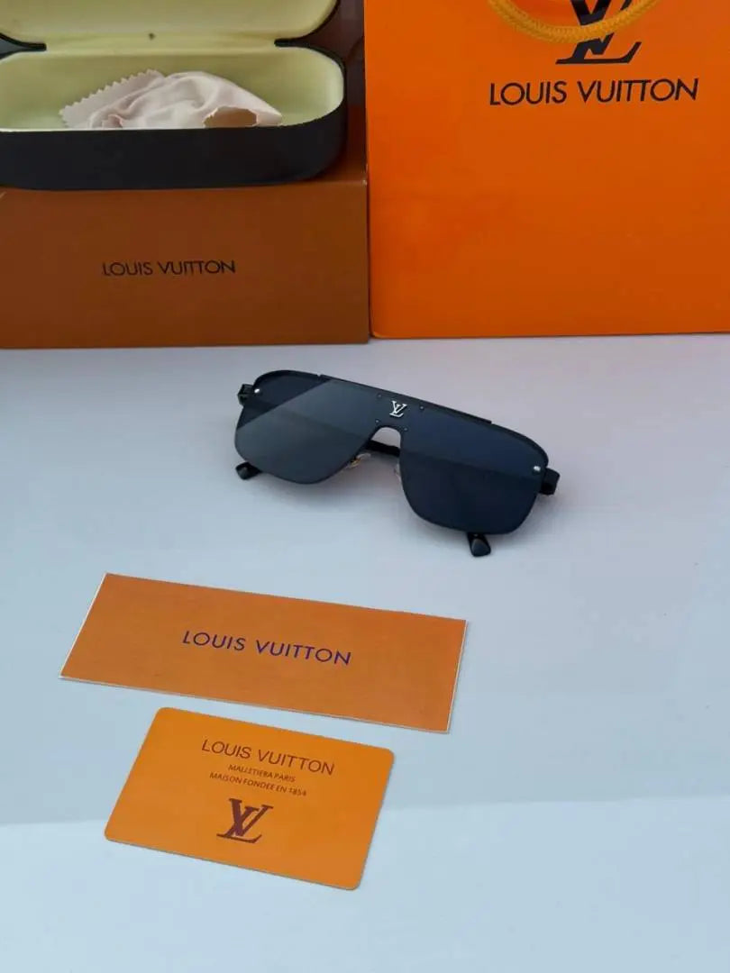 Louis_Vuittion_33013_Black