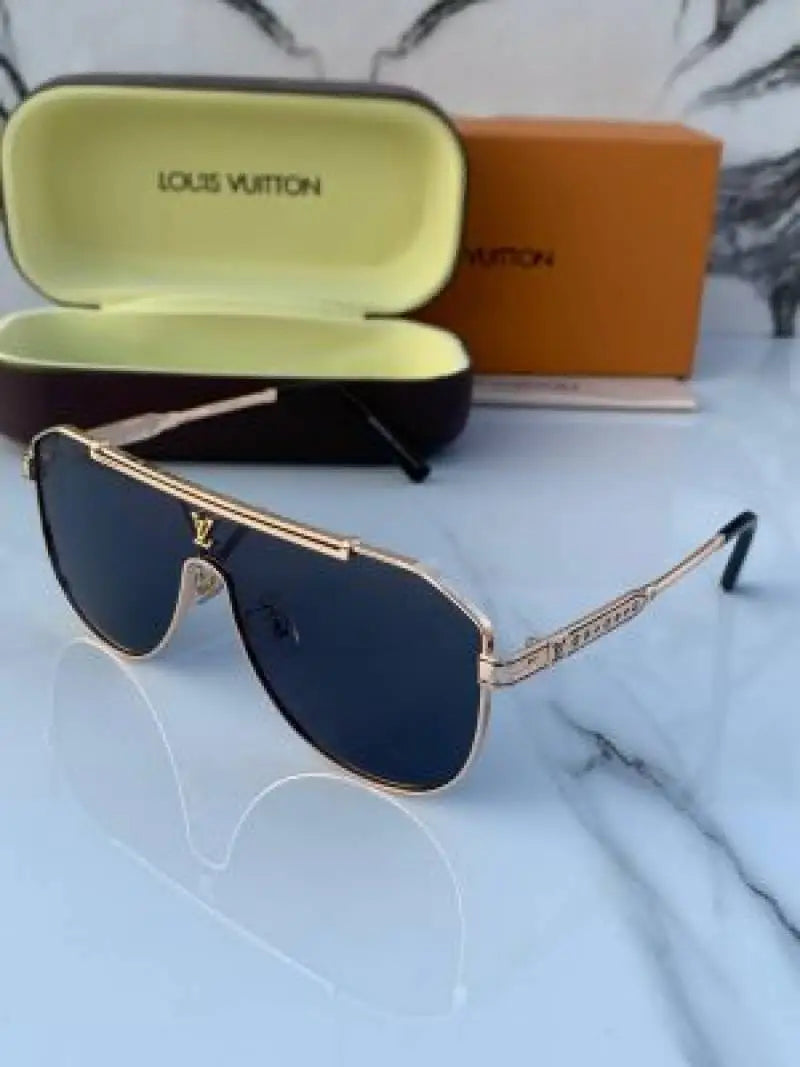 Louis_Vuittion_22295_Gold_Black
