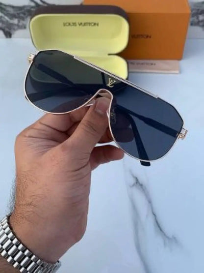 Louis_Vuittion_22295_Gold_Black
