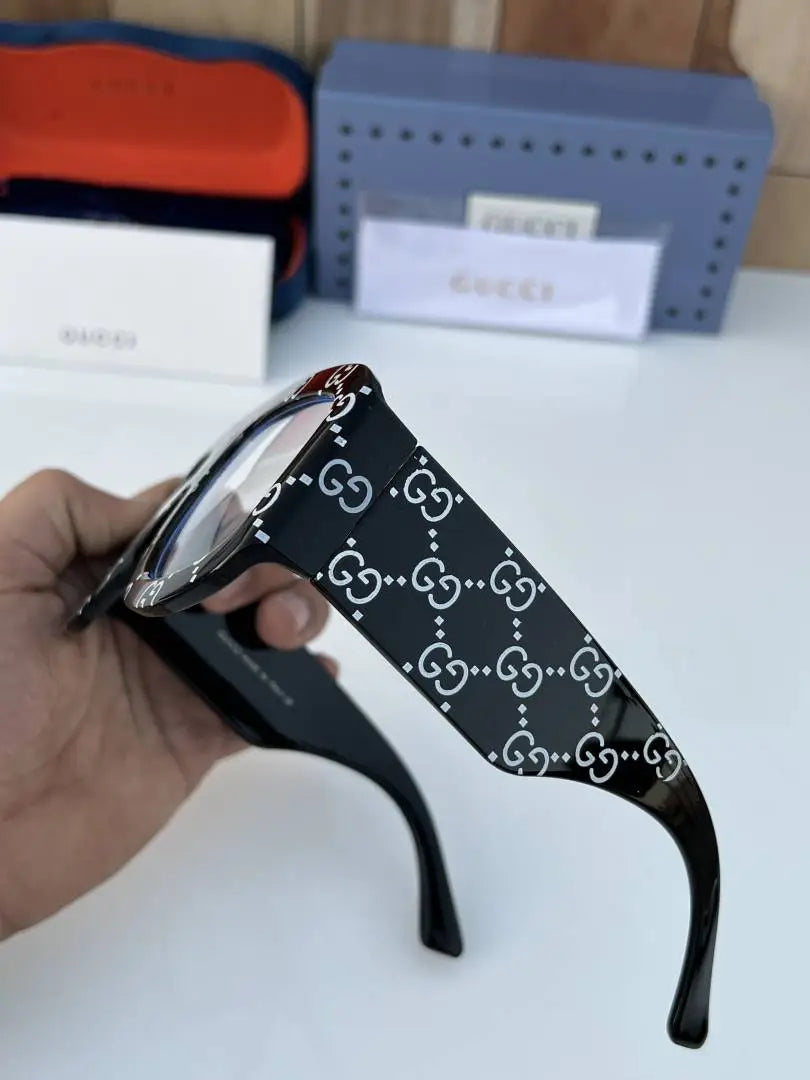 Gucci_6009_black_plano