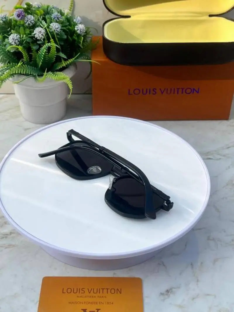 Louis_Vuittion_2593_full_Black