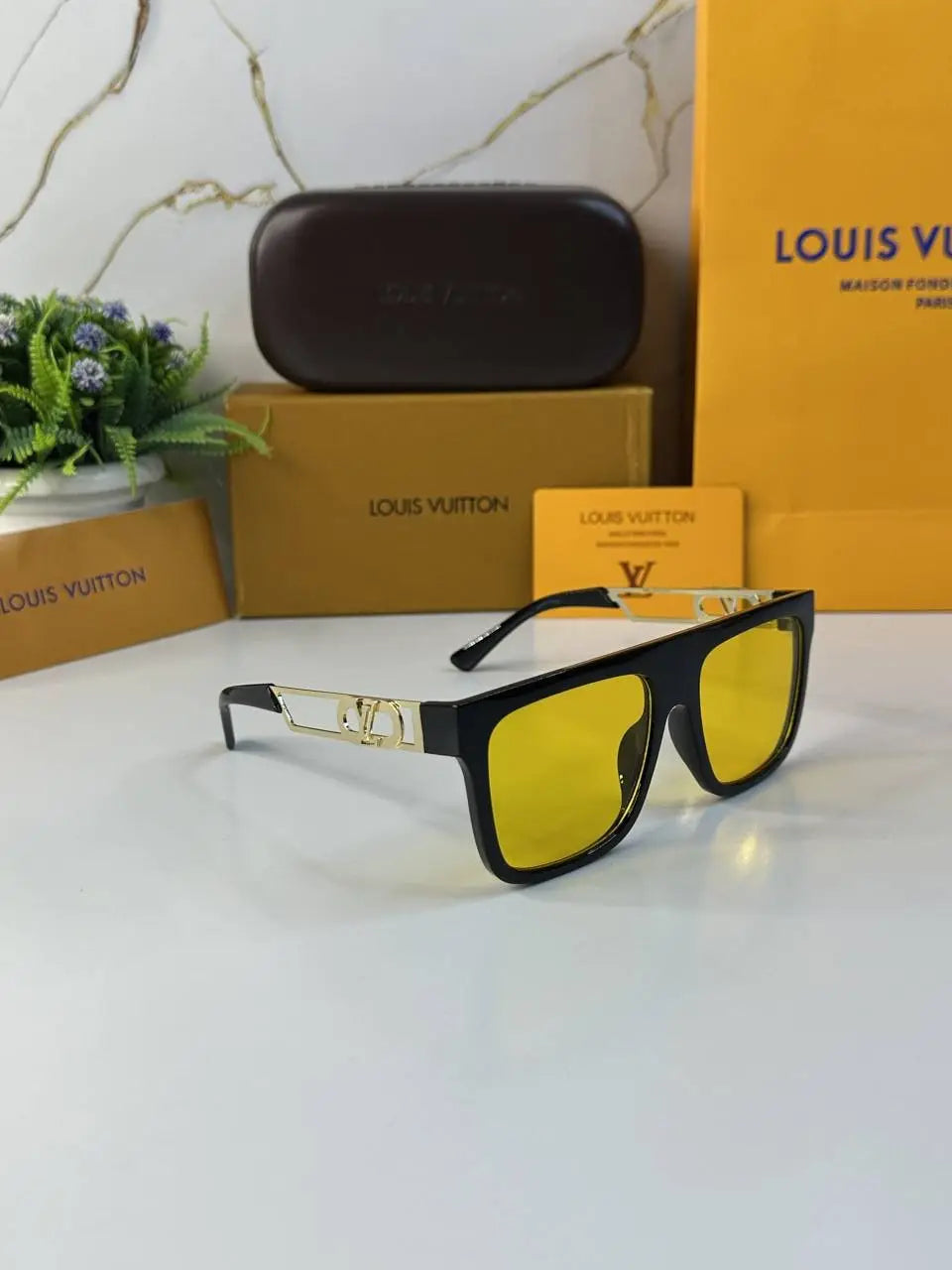 Louis_vuitton_1004_Black_Yellow