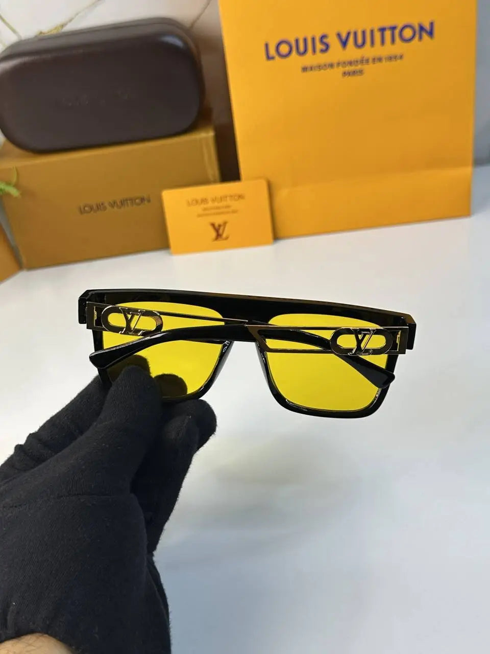 Louis_vuitton_1004_Black_Yellow