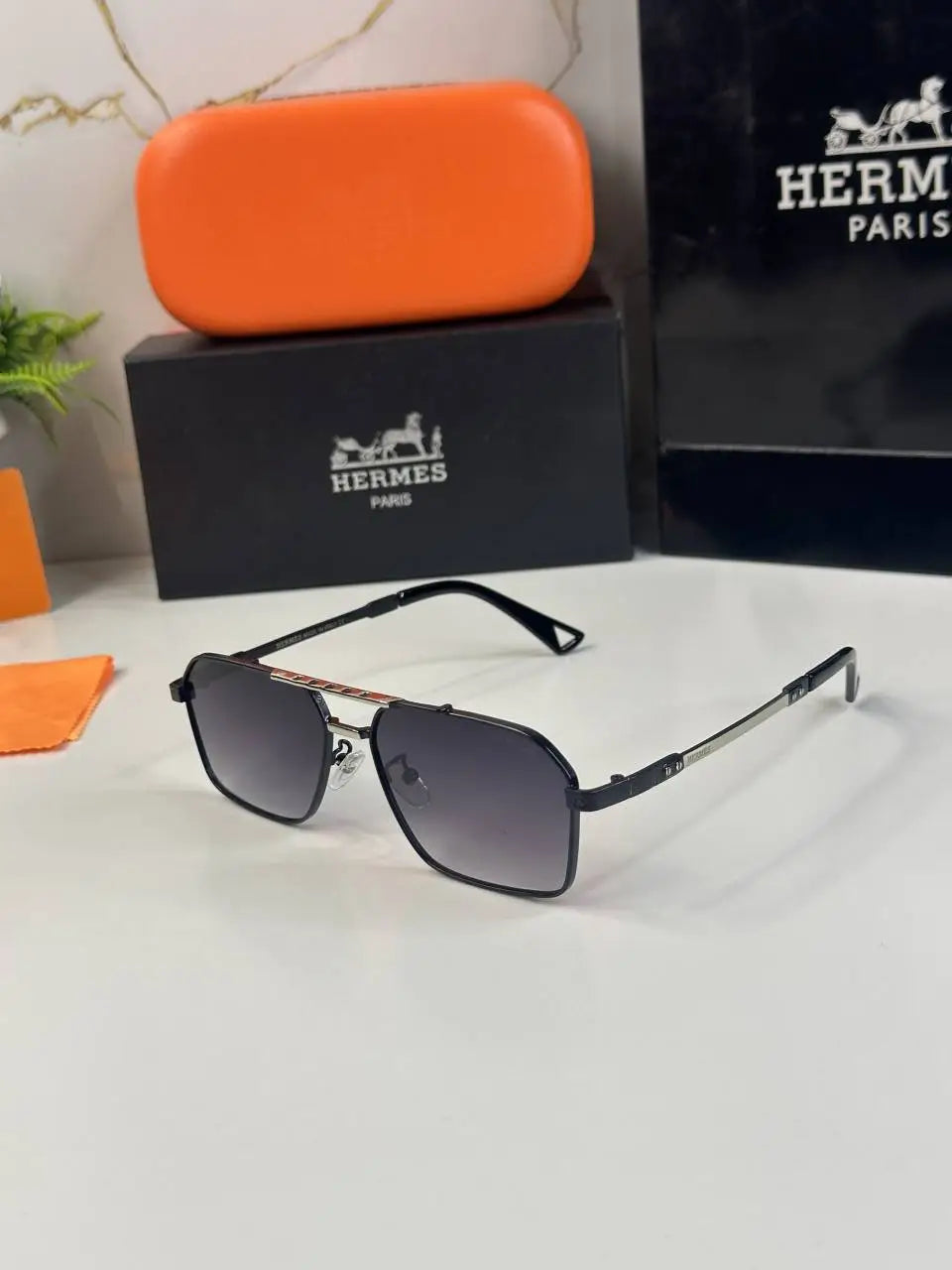 Hermes_2536_Black