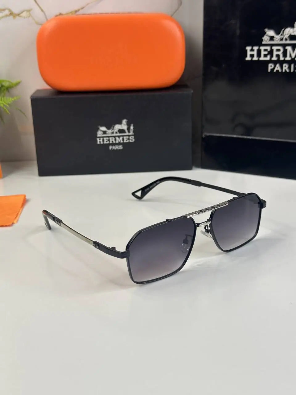 Hermes_2536_Black