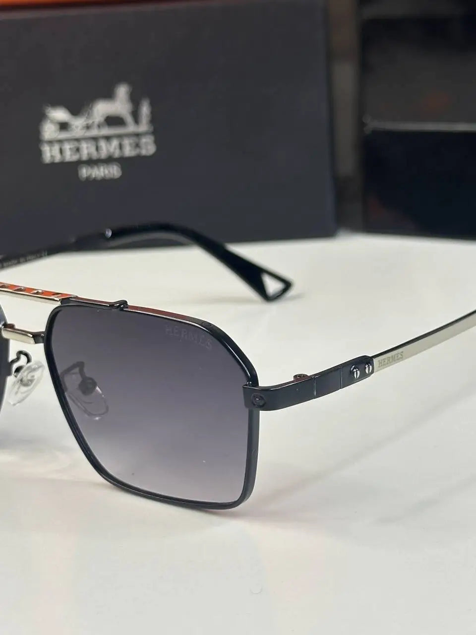 Hermes_2536_Black