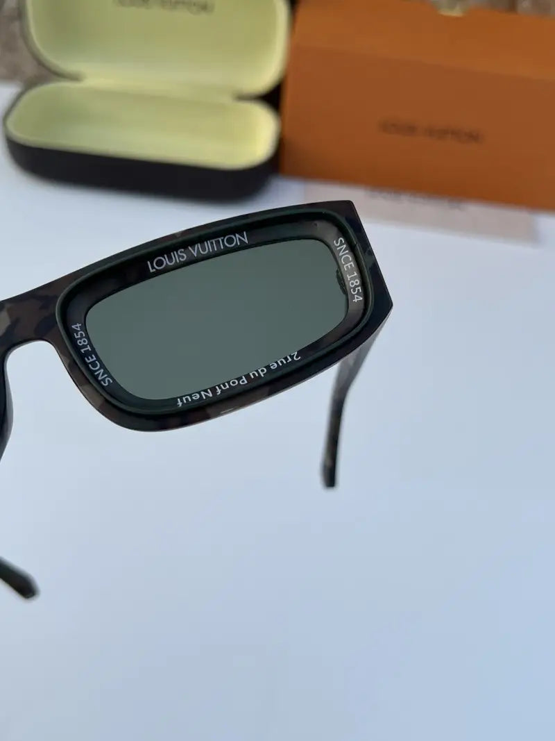 Louis_vuitton_6190_military