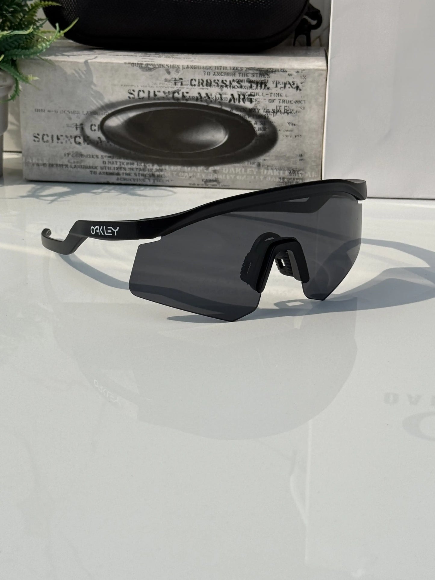 Oak-ley_9229_Black