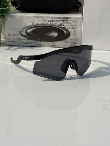 Oak-ley_9229_Black