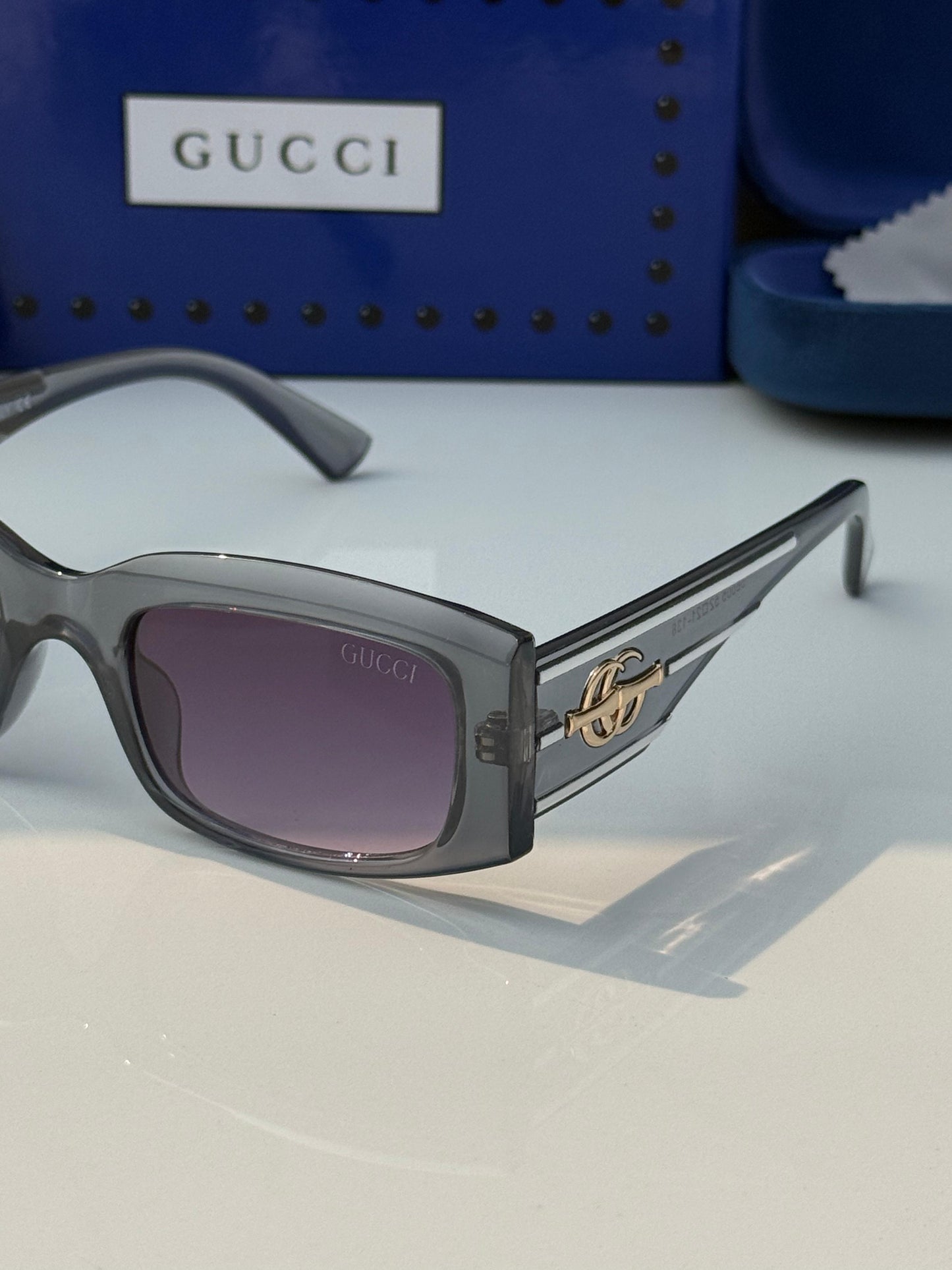 Gucci_5800_Grey