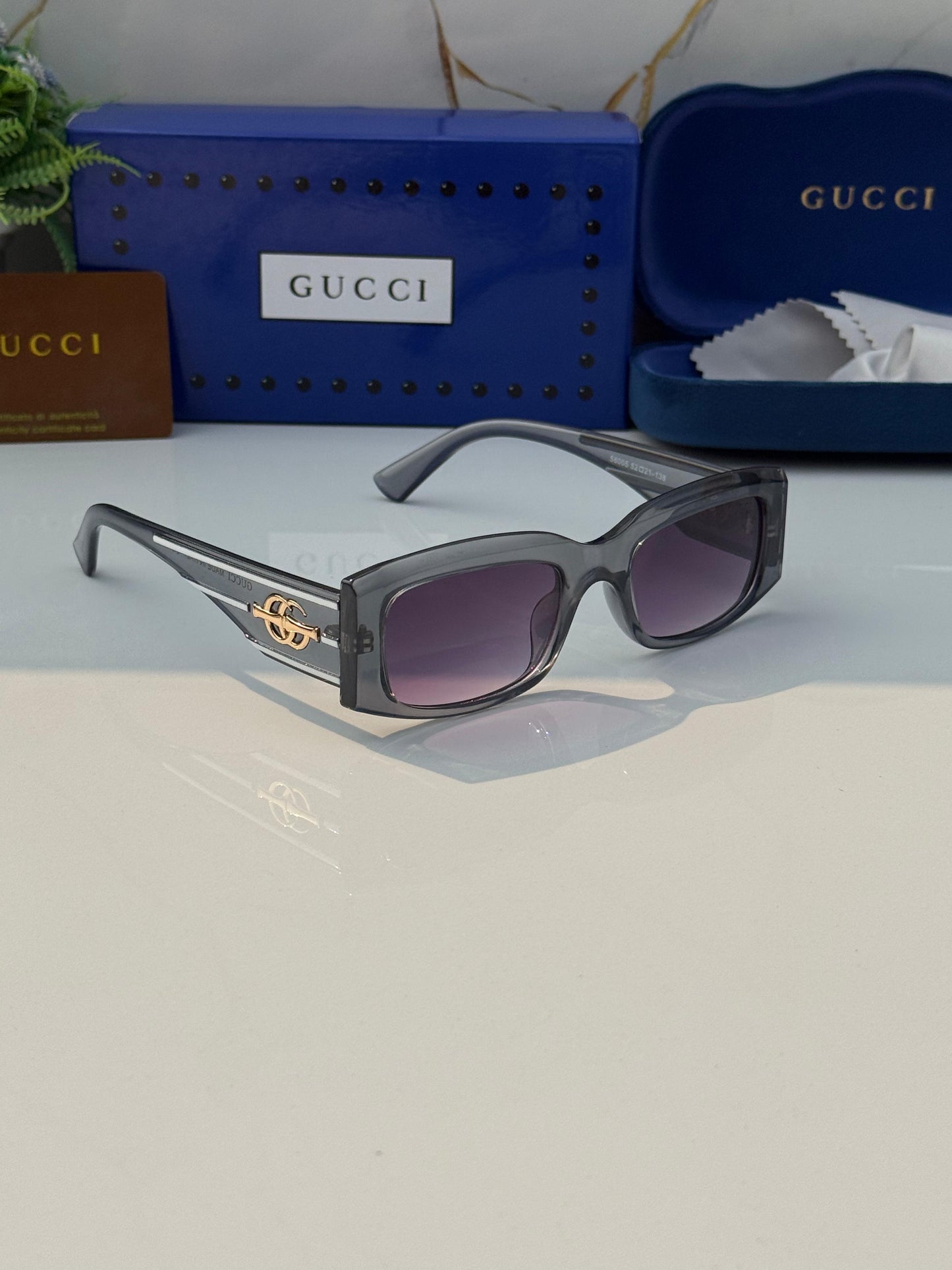 Gucci_5800_Grey