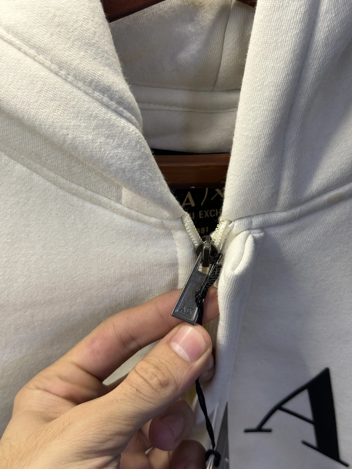 Arman i Exchang e Zipper Pull Over Hoodie (White)