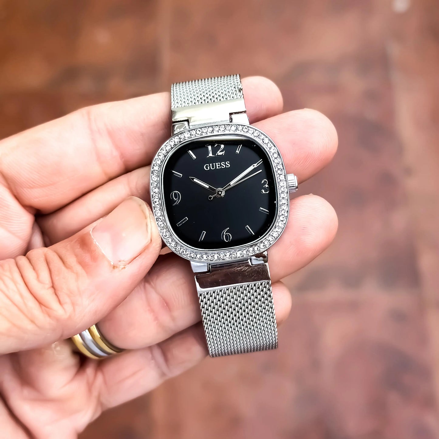 GUESS_LADIES_SILVER_BLACK