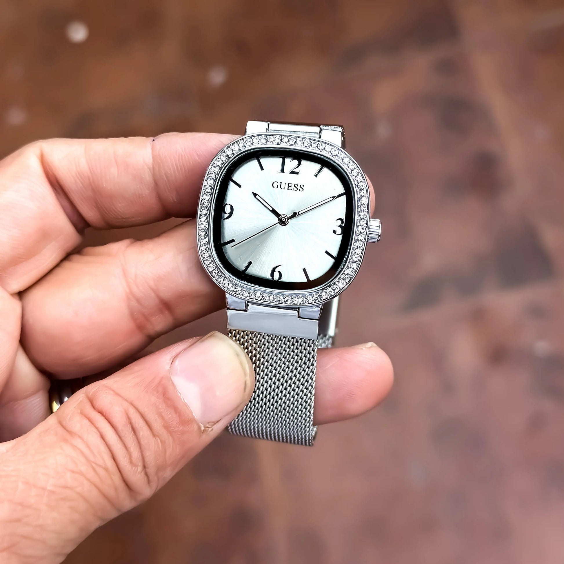 GUESS_LADIES_SILVER_WHITE