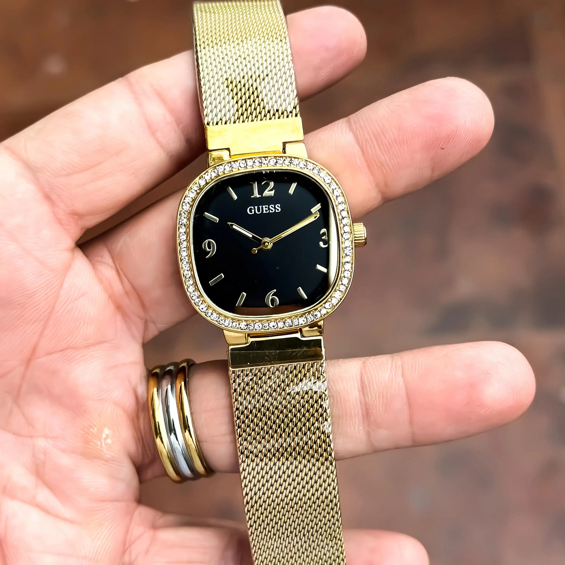 GUESS_LADIES_GOLD_BLACK