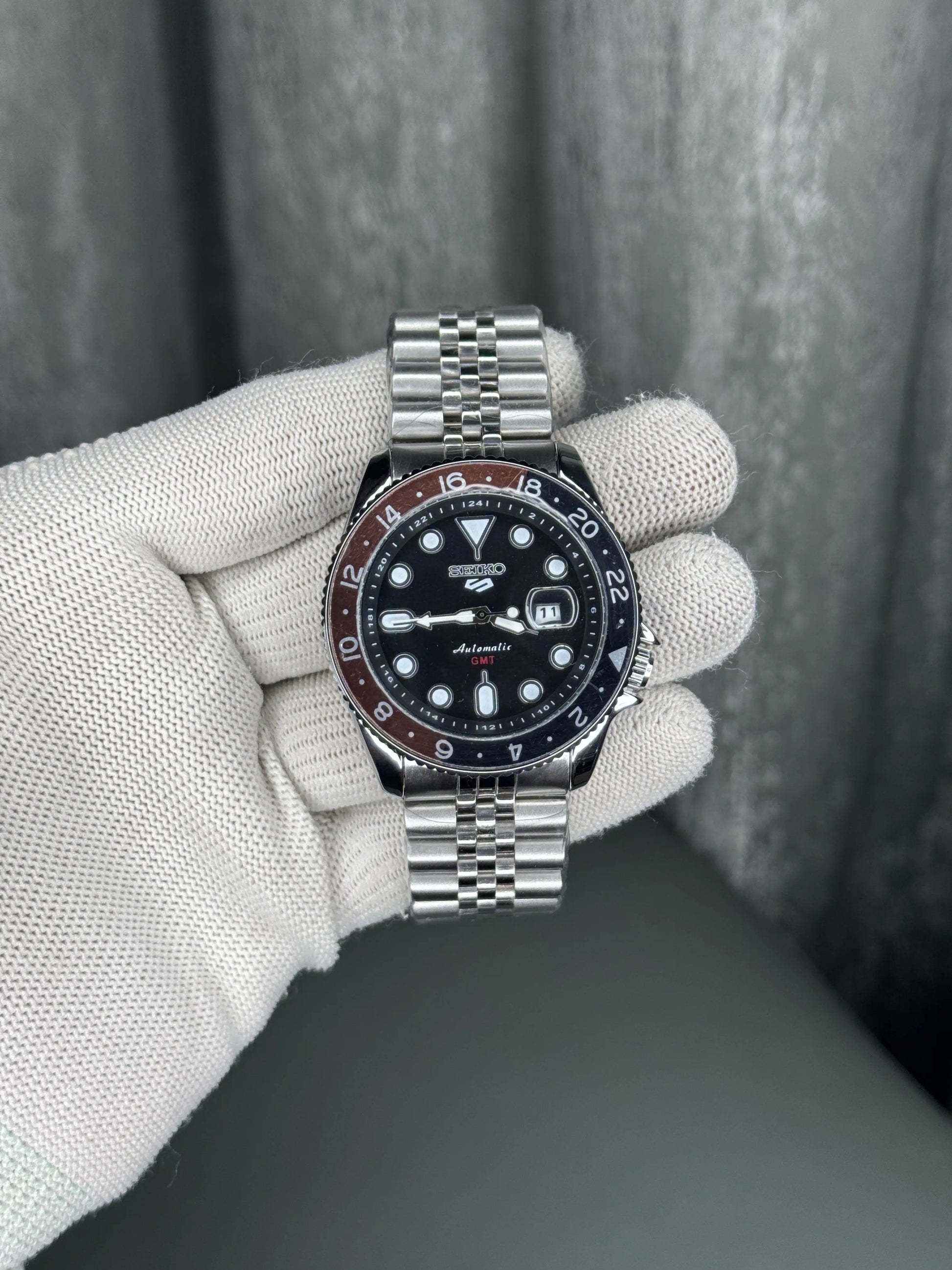 Seik o Gmt Silver Black Premium Watch
