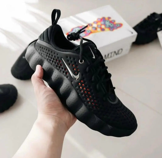 Nike Mind 002 BLACKHYPE CRIMSON